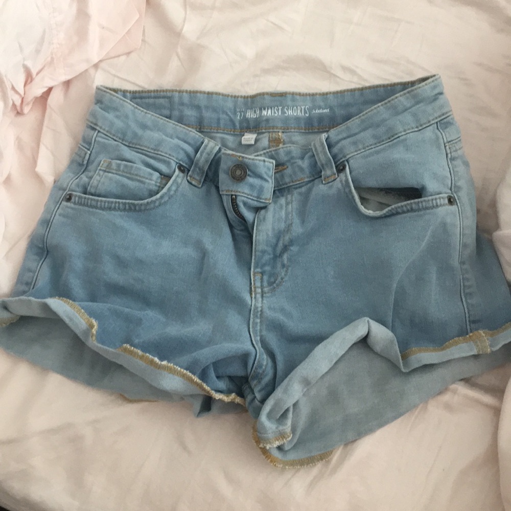 Subdued shorts